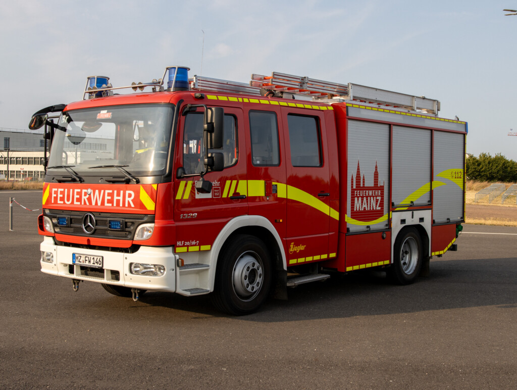 EINSATZFAHRT - HLF 20 Feuerwehr Frankfurt am Main